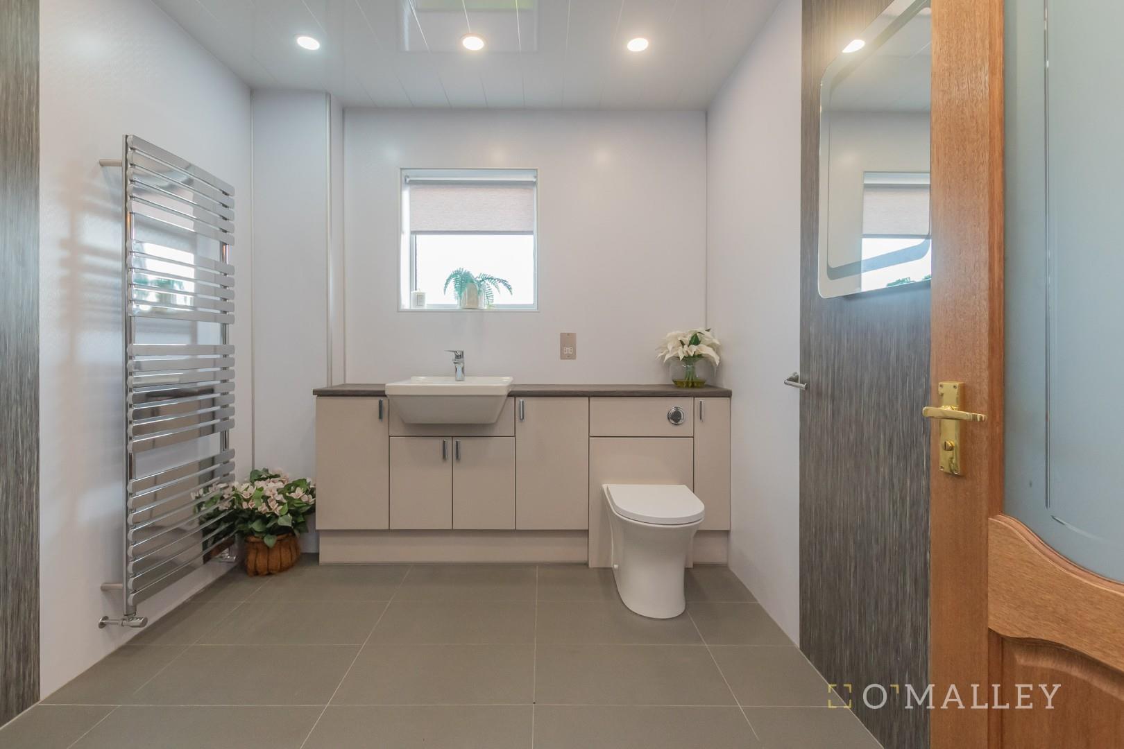 28. Bathroom 1.jpg